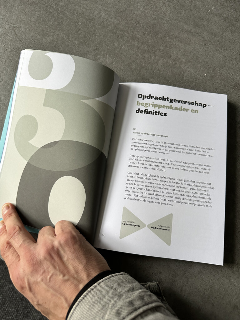 Binnenwerk boek 'Opdrachtgever ben je (niet) zomaar'